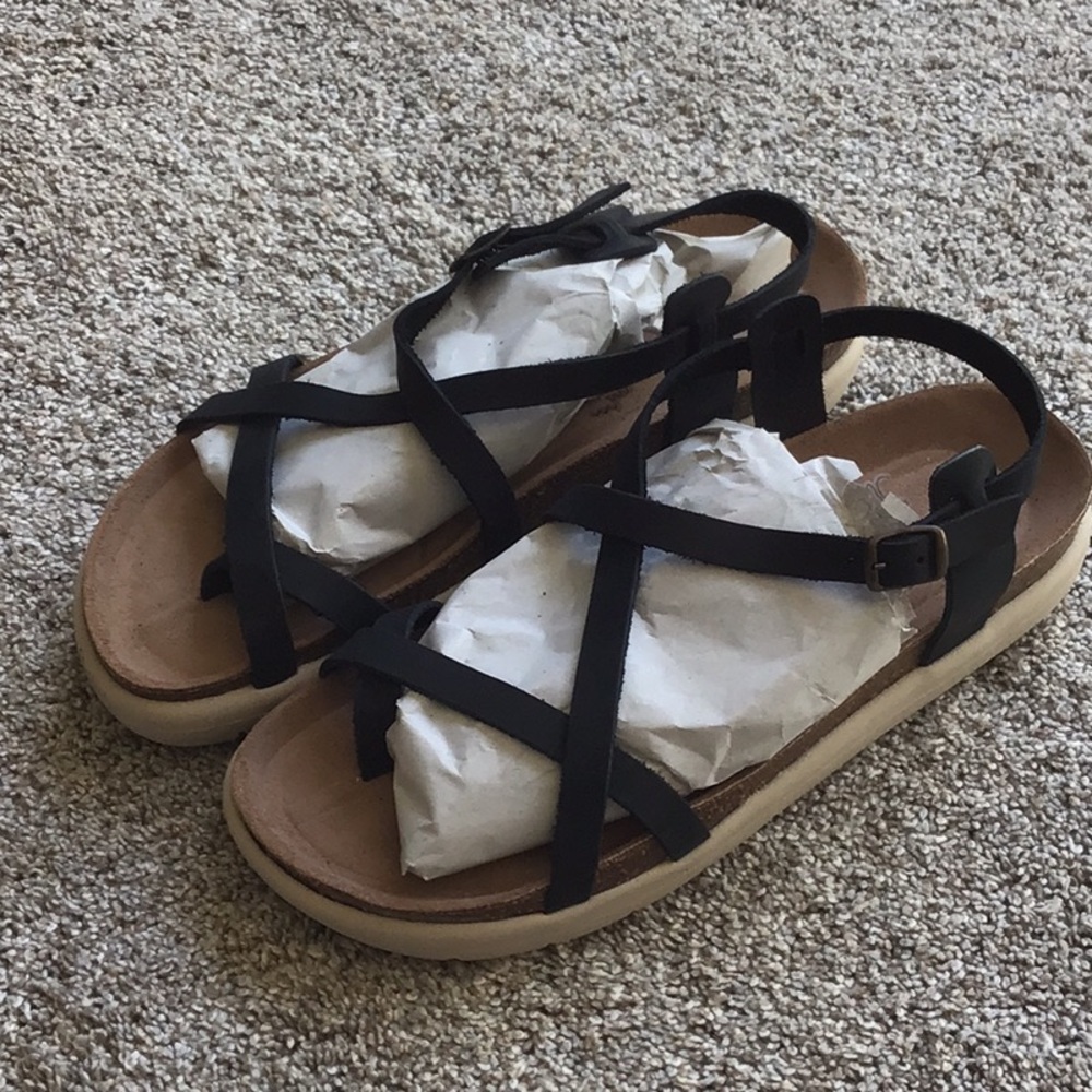 MUSSE AND CLOUD SANDALS - SIZE 8 NWT